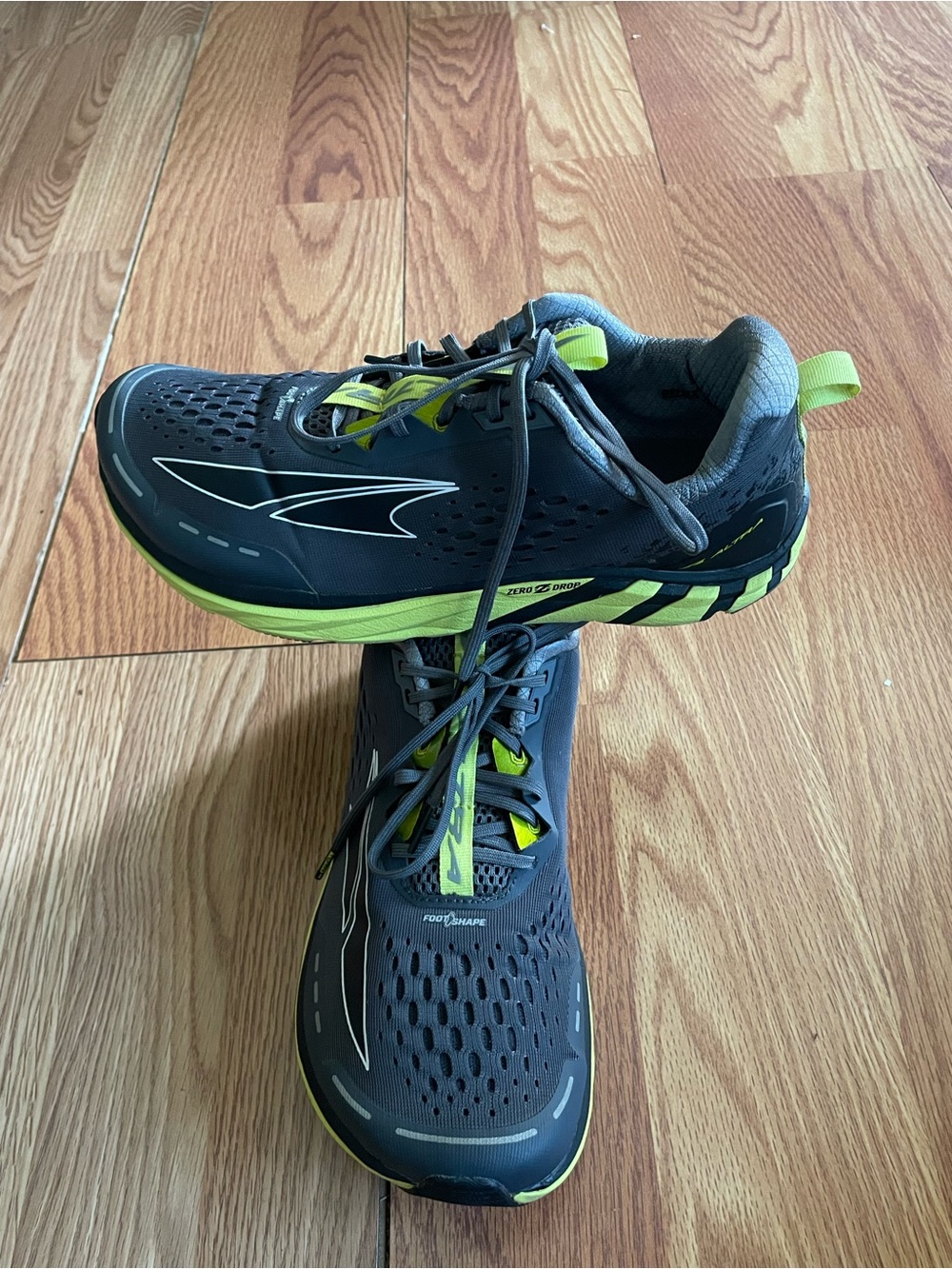 Altra Torin Plush Gray Vibrant Yellow Men’s 10 Clean